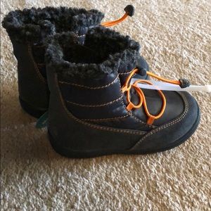 Mobility snow boots with fur NWT
